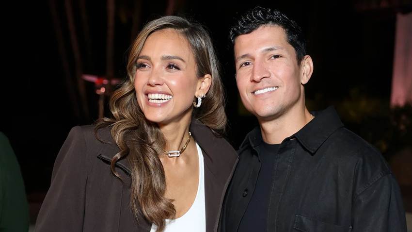 Jessica Alba celebra los 18 años de su hija Honor junto a Danny Ramírez, ¡las cosas van en serio!