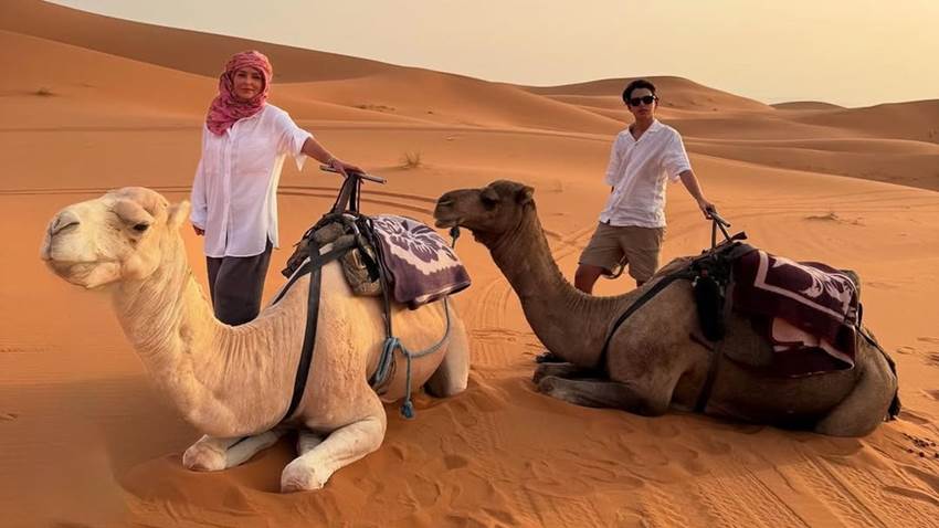 Grettell Valdez y su hijo Santino disfrutan de una 'mágica' aventura en el desierto del Sahara
