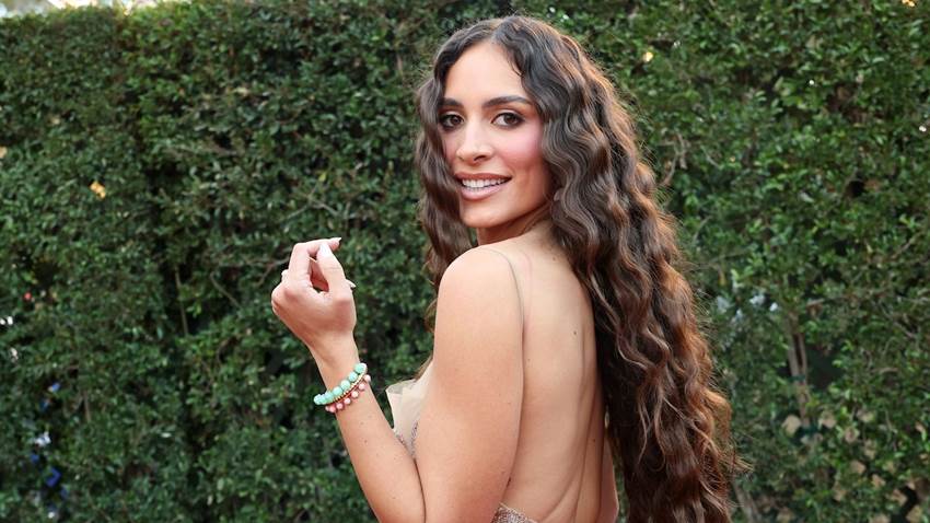 Isadora rinde homenaje a las raíces puertorriqueñas de su padre Chayanne en los Latin Grammy 2025
