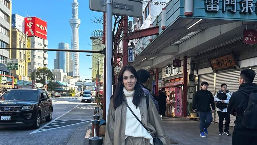 Sandra Echeverría y Leonardo de Lozanne disfrutan con su hijo del verano en Japón