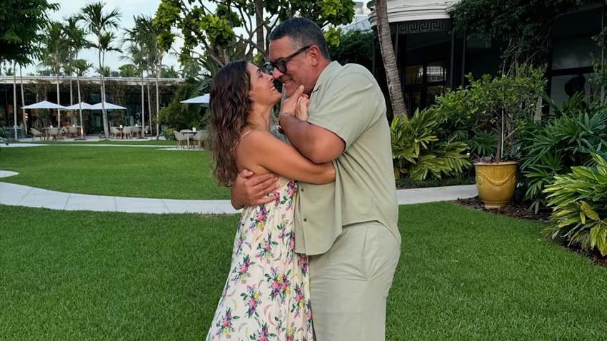 Con un romántico posado, Mayrín Villanueva grita su amor por Eduardo Santamarina