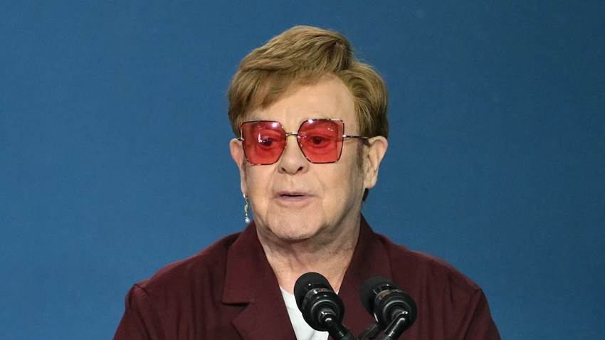 Elton John revela que debido a una fuerte infección ha perdido la visión de un ojo