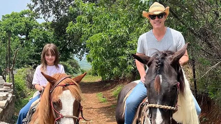 Mauricio Ochmann reaparece junto a su hija Kailani tras el fallecimiento de la mamá de Aislinn Derbez