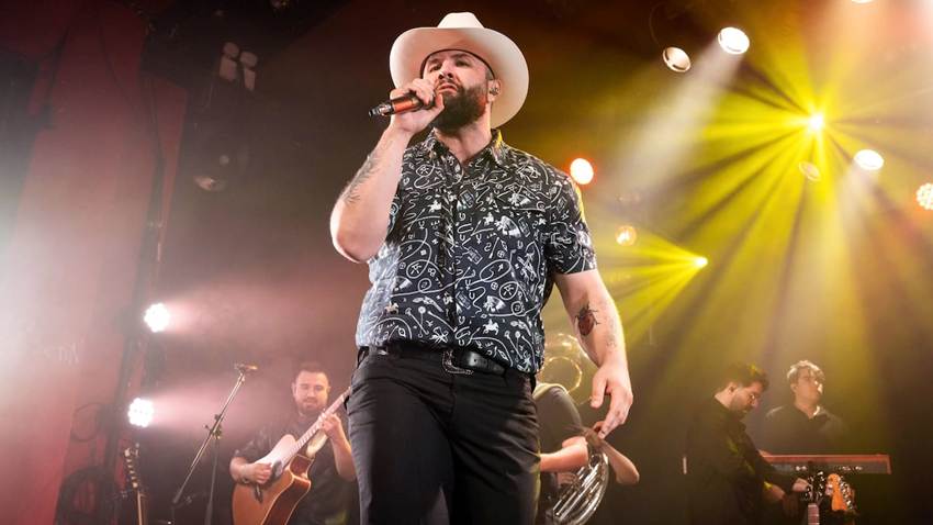 Carín León cancela por una infección de dengue su participación en el palenque de la Feria de León