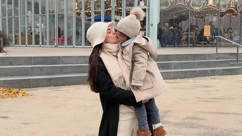 Nadia Ferreira y Marc Anthony le dan la bienvenida a la Navidad junto a su hijo Marquito en Nueva York