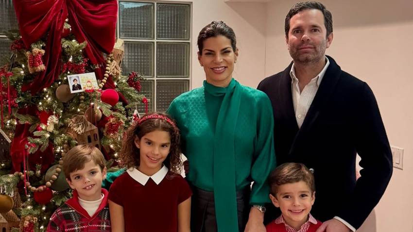 Bárbara Coppel despide las celebraciones con un entrañable posado junto a sus hijos y esposo