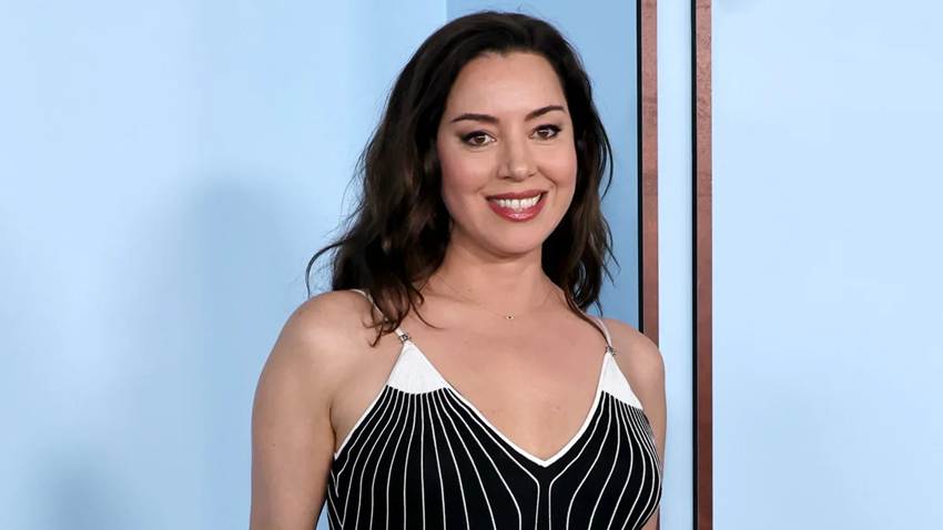 ¡Ya es mamá! Aubrey Plaza es captada en Nueva York con su bebé en brazos