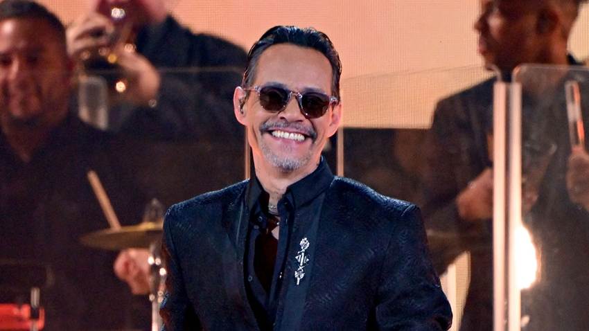 Marc Anthony pone a bailar a Nadia Ferreira y a su bebé con su show en Premio Lo Nuestro