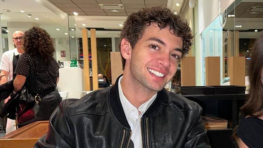 Christopher Levy comparte nuevas fotos con su novia y se deja ver muy enamorado