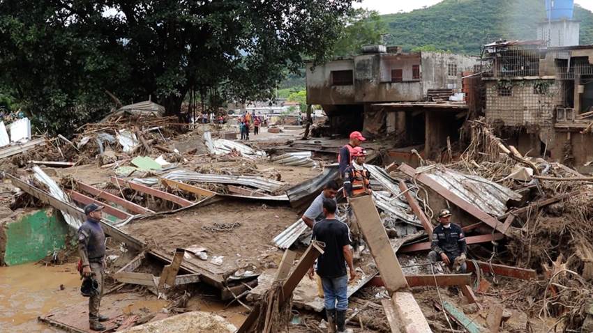 “Nadie nos escuchaba, estaba todo tapiado”: tragedia en un pueblo de Venezuela por lluvias