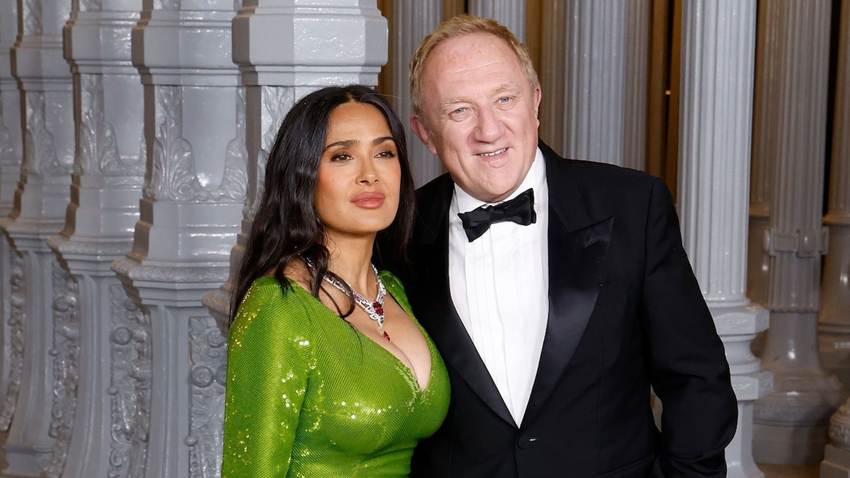 Salma Hayek brilla con un look audaz y sensual junto a su esposo en la gala LACMA Art+Film