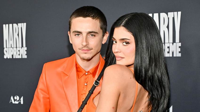Timothée Chalamet y Kylie Jenner arrasan en la premier de 'Marty Supreme' con 'looks' coordinados