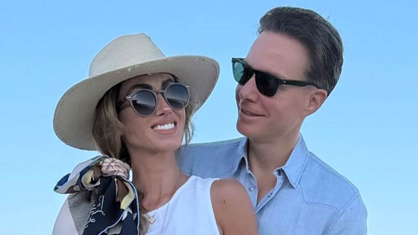Anahí celebra su cumpleaños 43 en la playa y rodeada de sus grandes amores