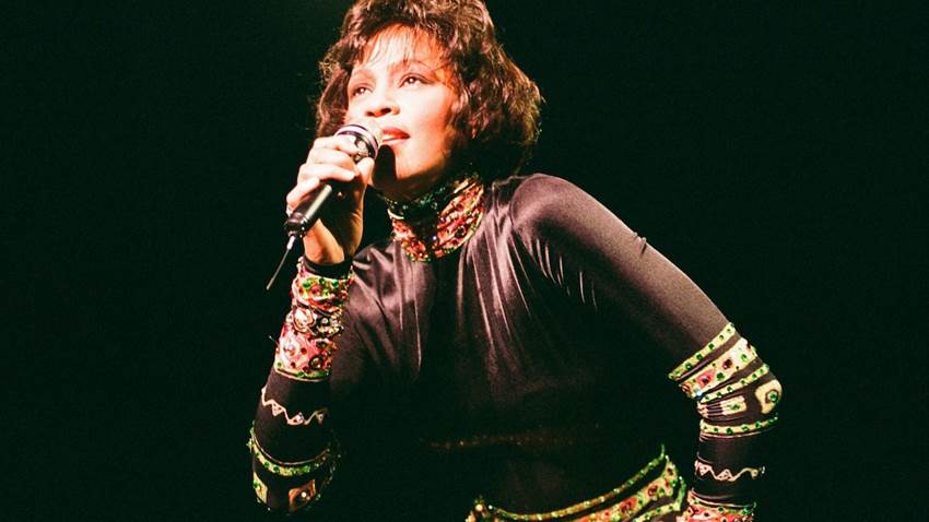 La historia detrás de las piezas más icónicas de Whitney Houston que serán subastadas