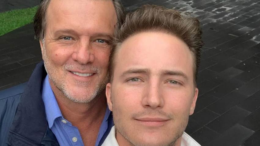 Hijo de René Strickler se convertirá en papá por segunda ocasión junto a su esposo y así lo han anunciado