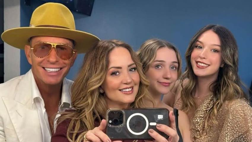 Andrea Legarreta y Erik Rubín celebran juntos el lanzamiento de la nueva canción de su hija Mía
