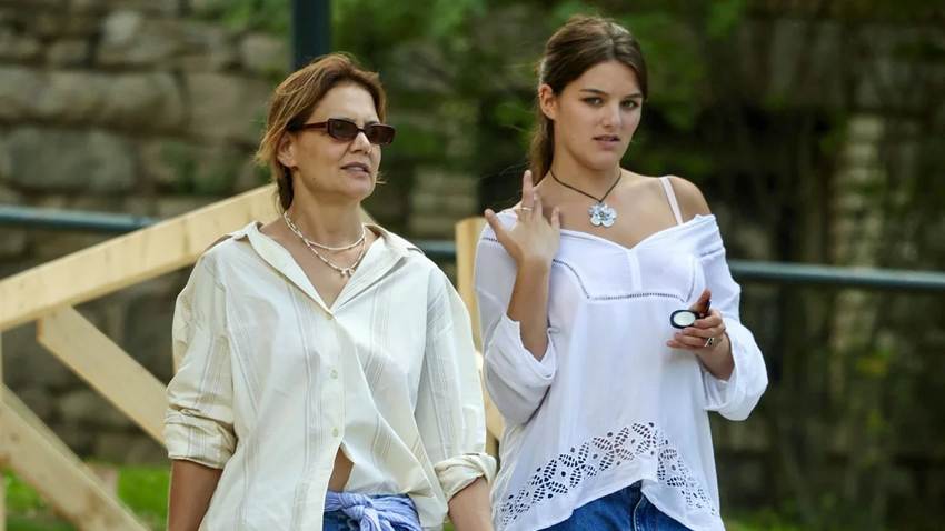 Revelan que Katie Holmes no impulsó la decisión de su hija Suri de renunciar al apellido de su padre, Tom Cruise