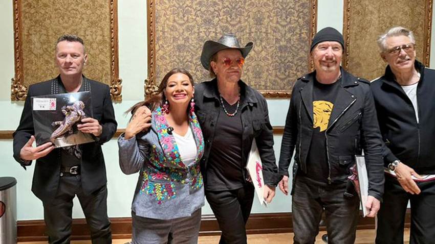 Clara Brugada, jefa de gobierno de la CDMX, 'ajolitiza' a U2 y los invita a tocar gratis en el Zócalo capitalino