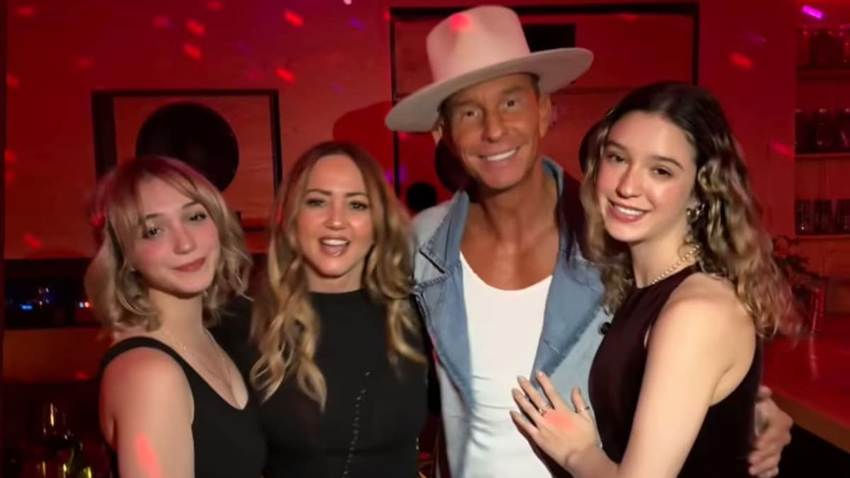 Erik Rubín aplaude a Andrea Legarreta en su gran noche de teatro: 'Felicidades, mamita'
