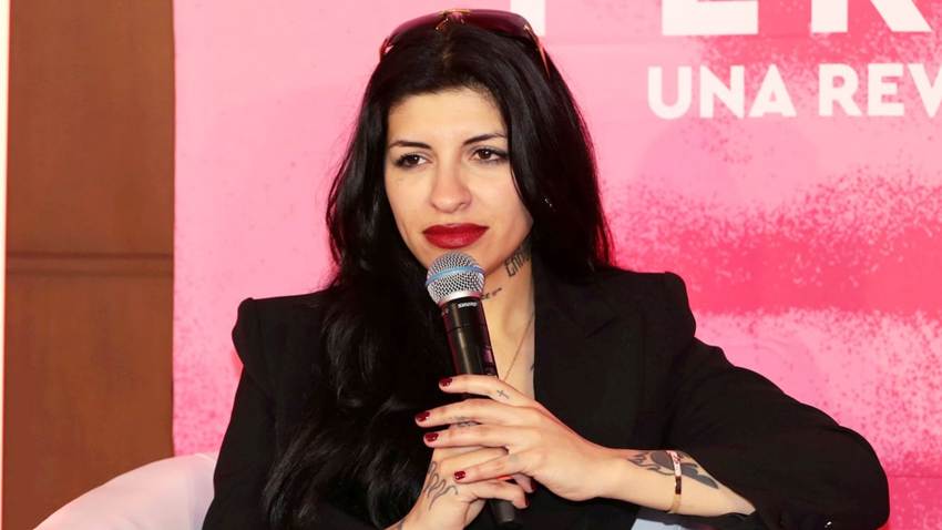 Cazzu se sincera sobre su realidad como mamá de Inti: 'Mi hija se cría solo conmigo'