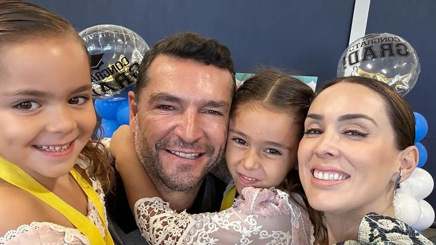 Jacky Bracamontes y Martín Fuentes celebran el cumpleaños 7 de Paula y Emilia en el 'lugar más mágico del mundo'