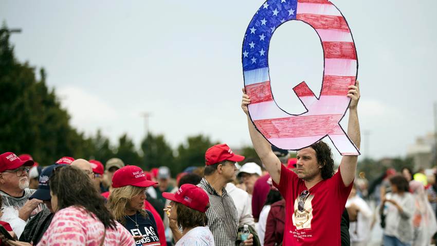 Twitter prohíbe 7.000 cuentas de QAnon e impuso limitaciones a otras 150.000