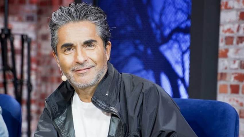 Raúl Araiza presume su primera foto por la playa en compañía de su nueva conquista