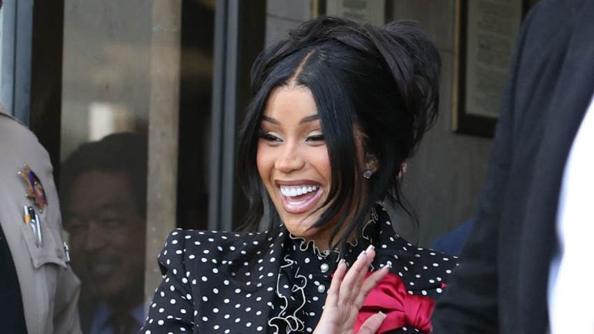 Absuelven a Cardi B en demanda por agresión, pero protagoniza polémico incidente fuera de la corte