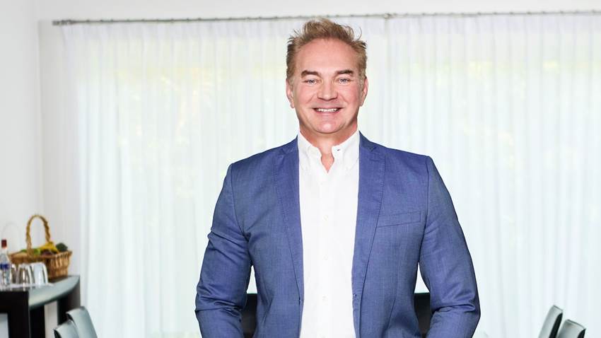 Conoce a Jason Kycek, un ejecutivo americano con alma dominicana
