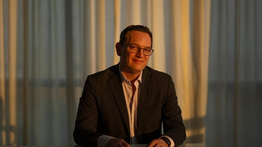 El doctor Jesús Luján, prófugo de la justicia en México, está detenido por el ICE en California