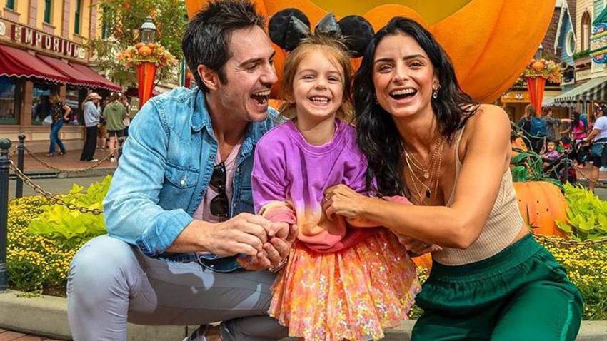 ‘Para mí es muy natural’, dice Aislinn Derbez de que su hija conviva con la novia de Mauricio Ochmann