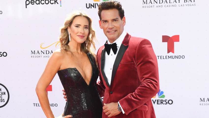 Cristián de la Fuente y su esposa reaparecen en los Latin AMAs, tras el grave incidente que vivieron con su hija