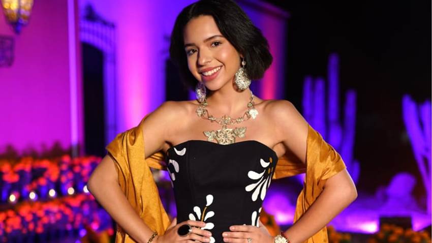 Ángela Aguilar consiente a su familia con los regalos perfectos para cada uno de ellos