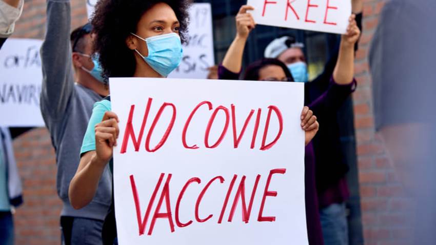 Similitudes alarmantes entre los antivacunas y los antimascarillas