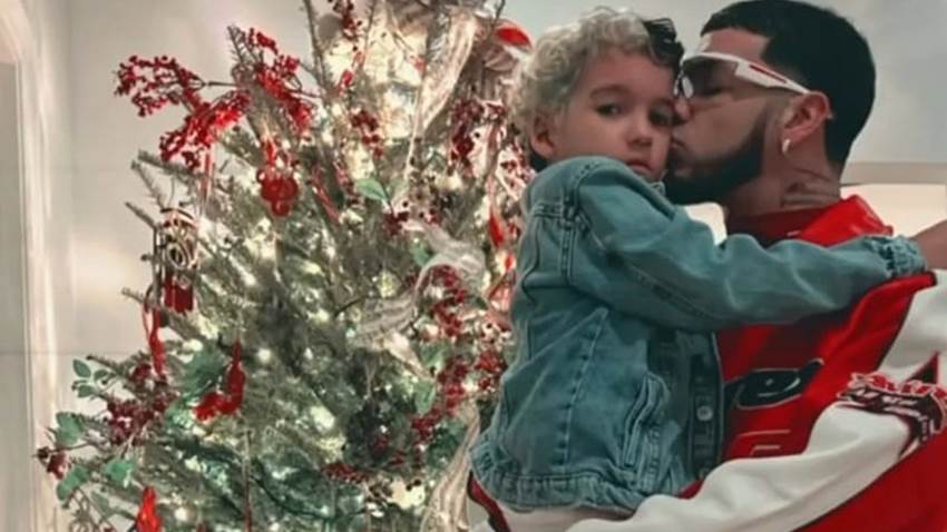 Anuel AA y el costoso regalo a su hijo de ocho años: un reloj de diamantes