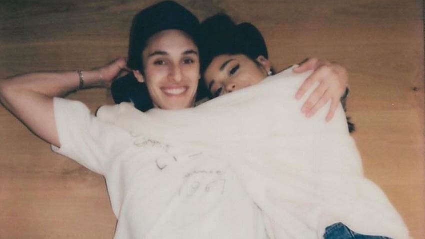 Ariana Grande se compromete con Dalton Gomez: ¡mira el anillo y la reacción de su mamá!