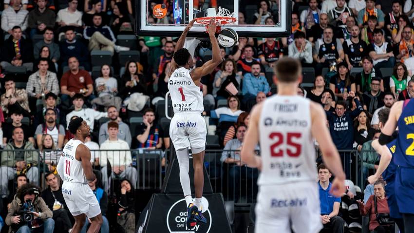 El Baskonia derrota al Barça y vuelve a la final de Copa 17 años después