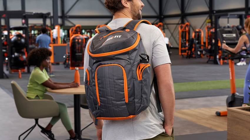 “¿Estoy loca o veo mochilas de Basic-Fit por todas partes?”: la curiosa historia de los macutos que ya son parte del paisaje urbano