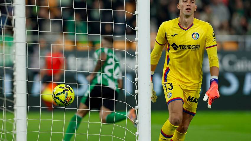 El Betis se pega un festín ante un Getafe desconocido