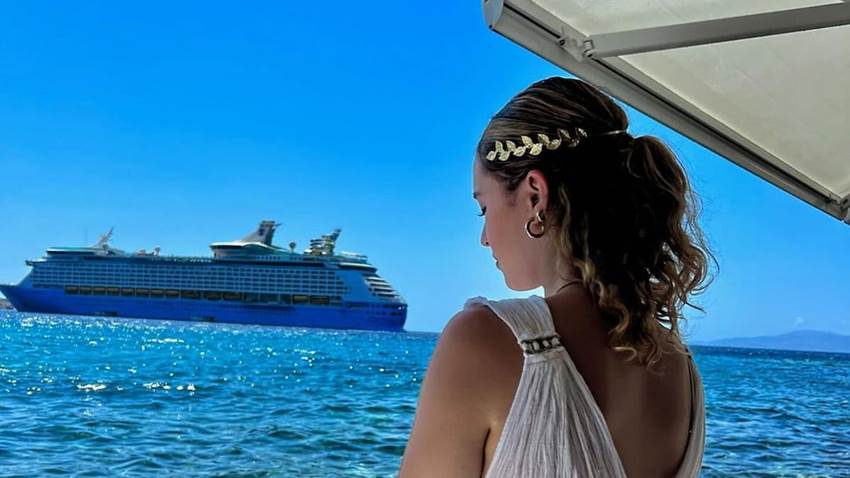 Al estilo de una diosa Griega, Mía Rubín disfruta de su amor en Mykonos