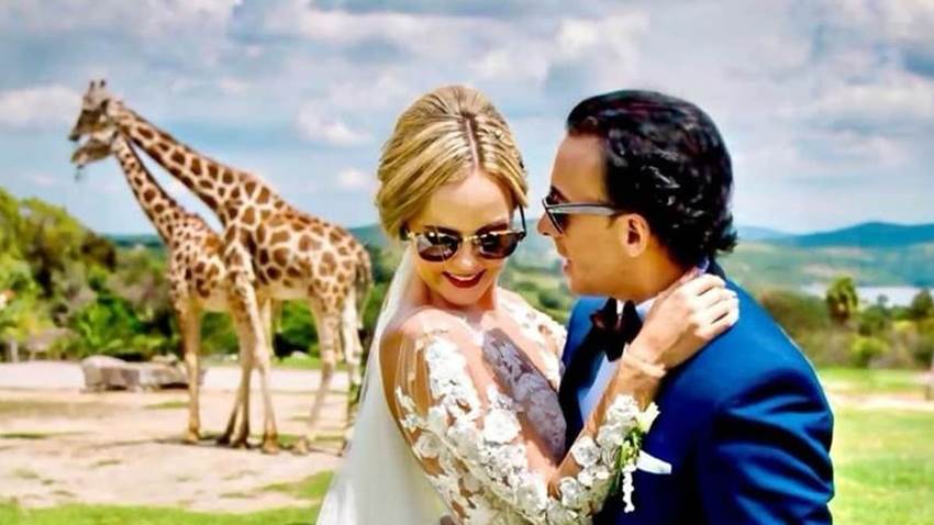 Adal Ramones celebra 8 años de feliz matrimonio con Karla de la Mora