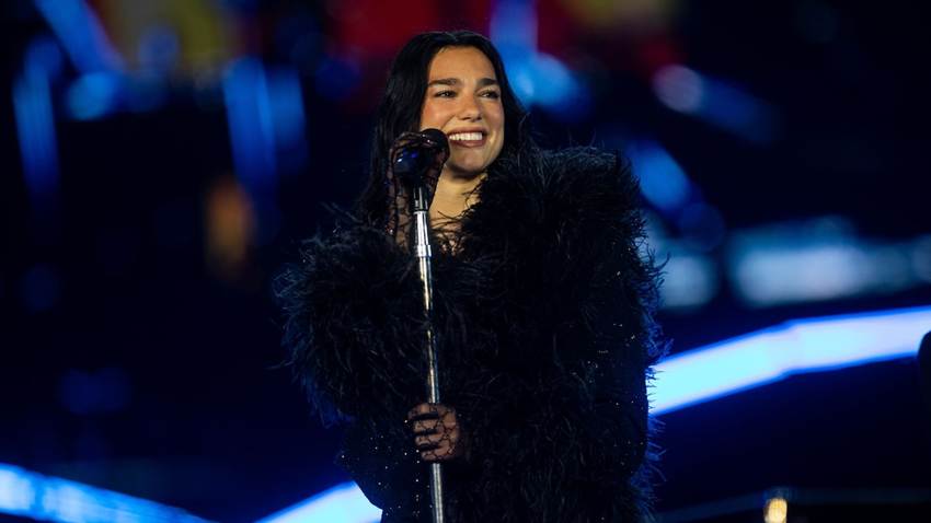 Dua Lipa rinde homenaje a Selena Quintanilla en el cierre de su gira en la Ciudad de México