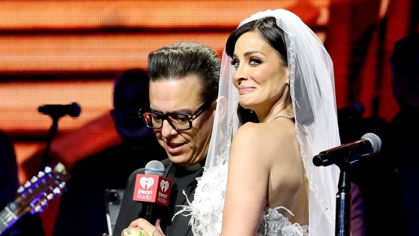 Así ha sido la 'boda' de Dayanara Torres, con el público como testigo