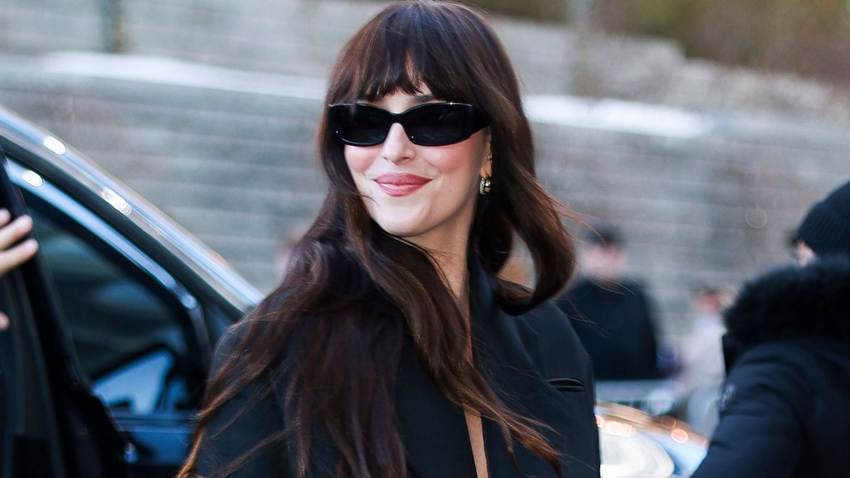 Dakota Johnson eleva la temperatura con sus sexys posados para su nuevo proyecto