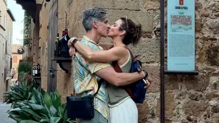 Silvia Navarro celebra sus 48 años con la dedicatoria más romántica de su novio Fabricio Mercado