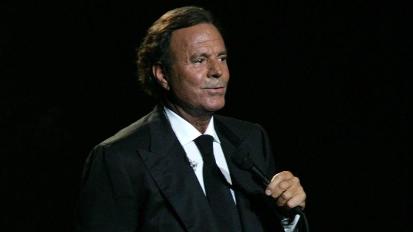 Julio Iglesias desmiente los rumores sobre su carrera: 'Me he levantado con la falsa noticia de que me retiro'