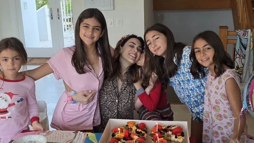 Jacky Bracamontes da inicio a los festejos de su cumpleaños rodeada del amor de su esposo e hijas