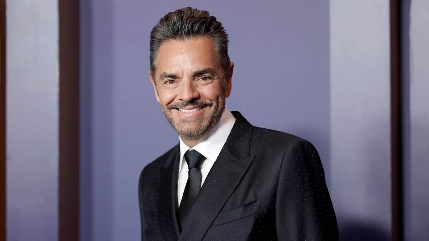 Eugenio Derbez aparece en redes con el rostro hinchado y algunas ronchas, ¿qué le pasó?
