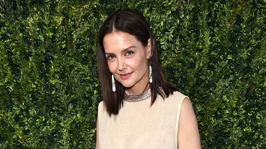 Katie Holmes hace oficial su romance con su novio, ocho años menor, con tiernas fotos en redes sociales