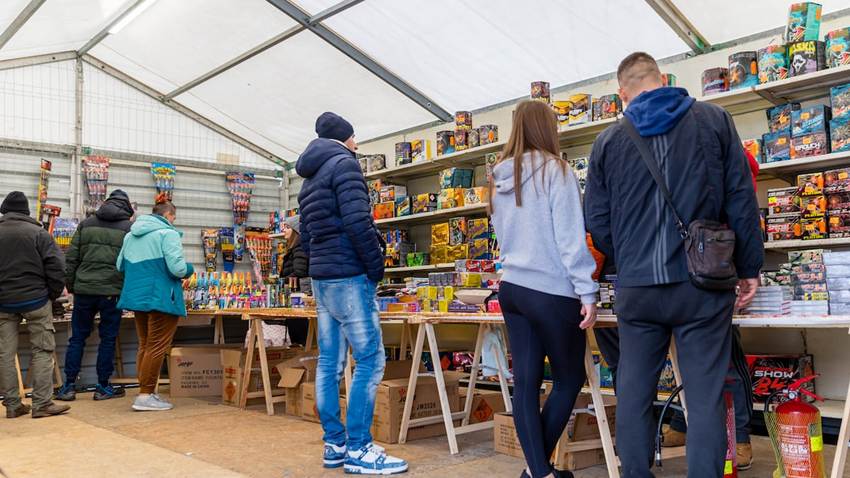 Petardos ilegales y un autobús a un mercadillo polaco: la fiebre alemana por la pirotecnia prende en Nochevieja